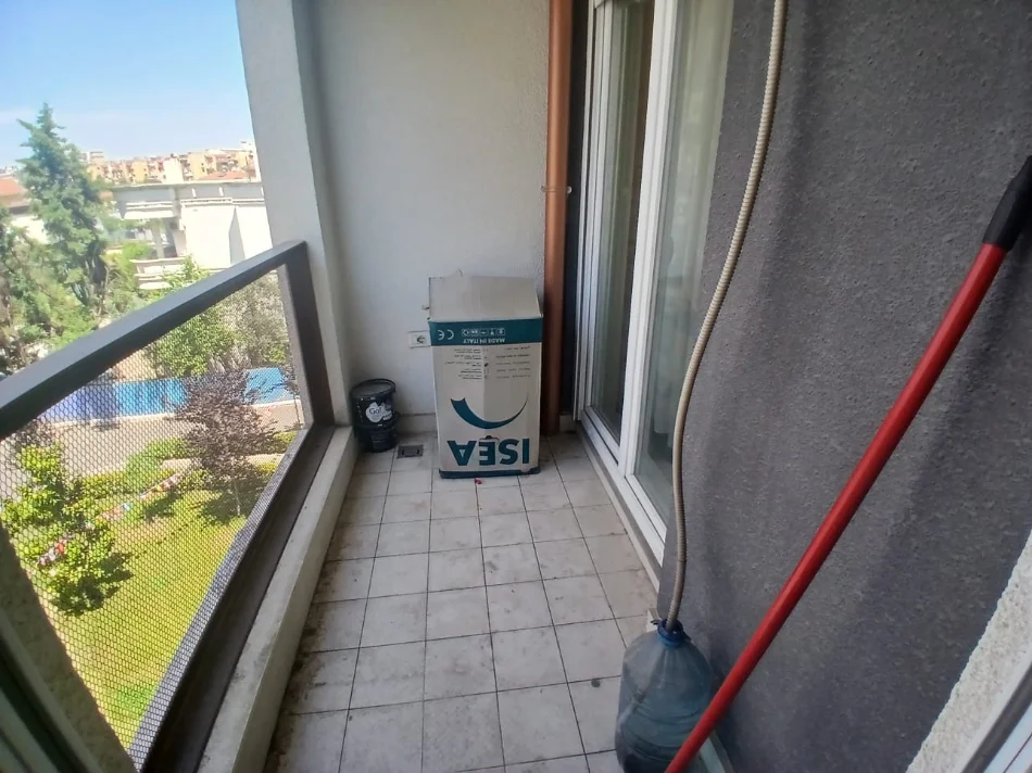 Tirane, jepet me qera apartament 1+1 Kati 3, 65 m² 500 € (21 Dhjetori ,Kompleksi Kontakt)