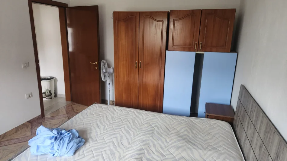 Tirane, jepet me qera apartament 1+1+Aneks+Ballkon Kati 1, 55 m² 30.000 Lek