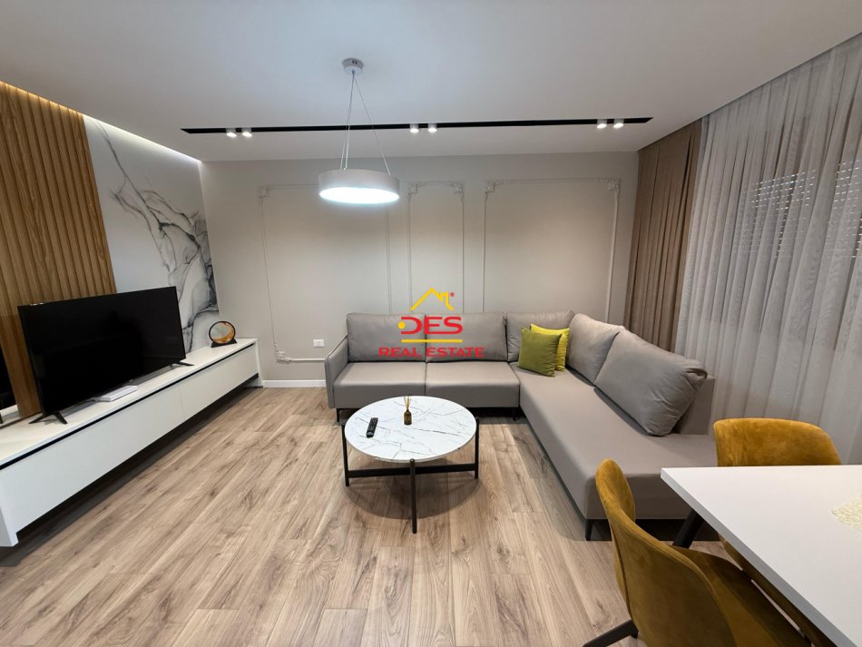 Vlore, jepet me qera apartament 1+1+Ballkon Kati 4, 70 m² 300 € (Rruga Osman Haxhiu)
