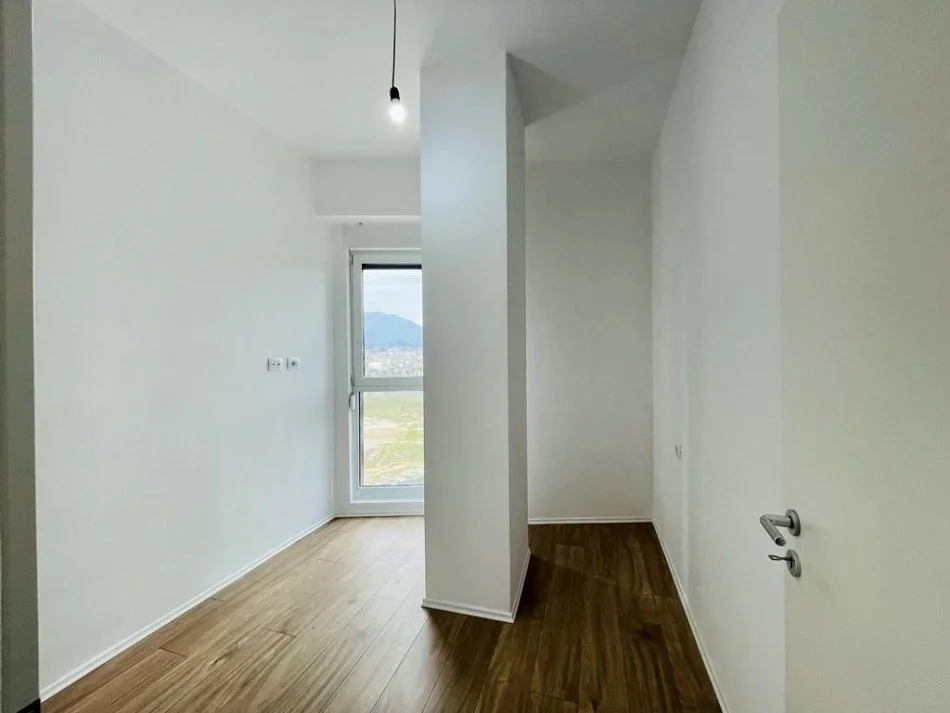 Tirane, jepet me qera apartament 3+1+Ballkon Kati 9, 120 m² 450 € (Rruga Jordan Misja)