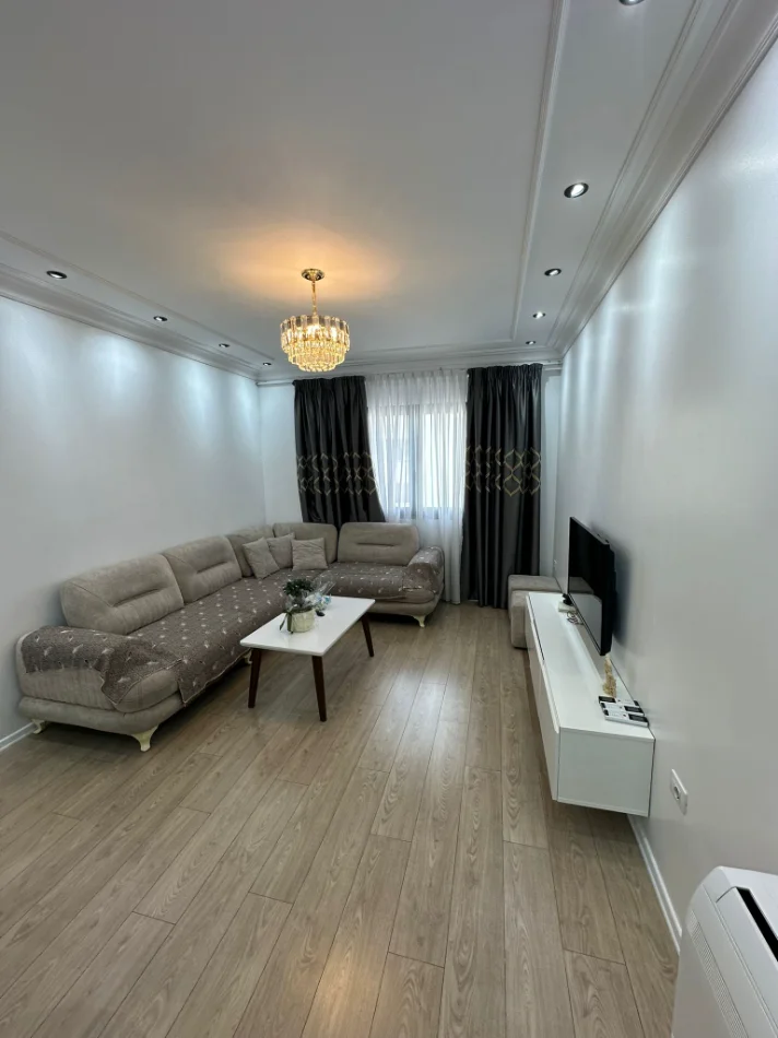 Tirane, jepet me qera apartament 3+1+Ballkon Kati 8, 112 m² 900 € (Unaza e Re)