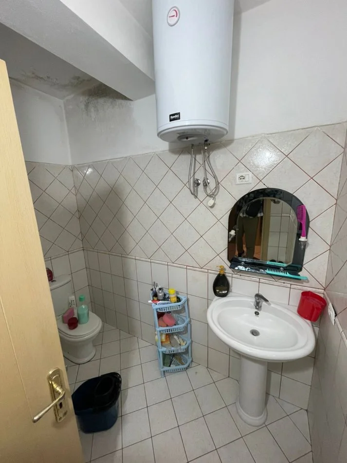 Tirane, shitet apartament 3+1 Kati 5, 117 m² 130.000 € (Prane Vila L)