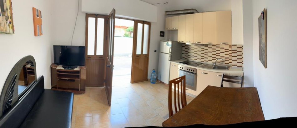 Tirane, jepet me qera apartament 1+1 Kati 1, 50 m² 300 € (Rr. jordan Misja prane Xhamise)
