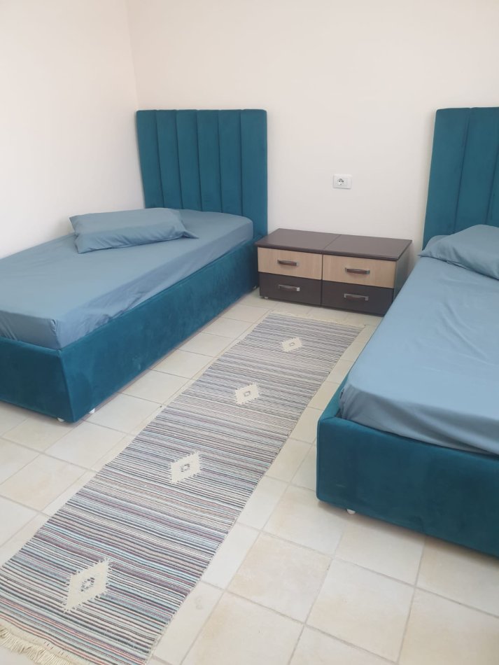 Tirane, jepet me qera apartament 2+1+Ballkon Kati 3, 115 m² 700 € (Tek Mozaiku, Rruga Muhamet Gjollesha)