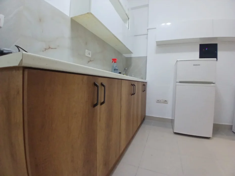 Tirane, jepet me qera apartament 1+1 Kati 1, 56 m² 500 € (Don Bosko prane shkolles)