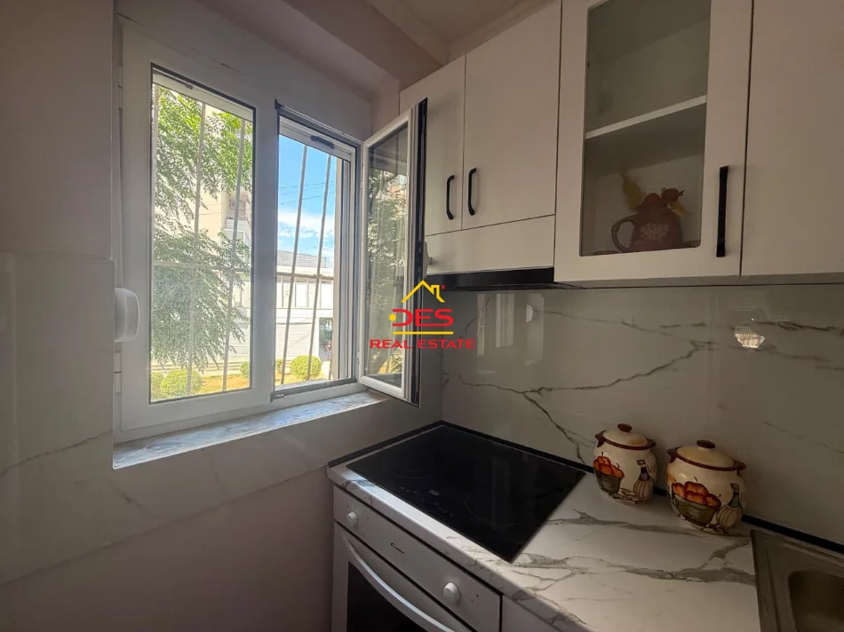 Vlore, jepet me qera apartament 1+1 Kati 2, 70 m² 350 € (Rruga Fejzo Mema)
