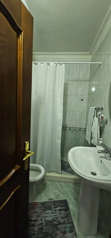 Tirane, shes apartament 3+1+Ballkon Kati 2, 150 m² 330.000 € (Komuna e Parisit)