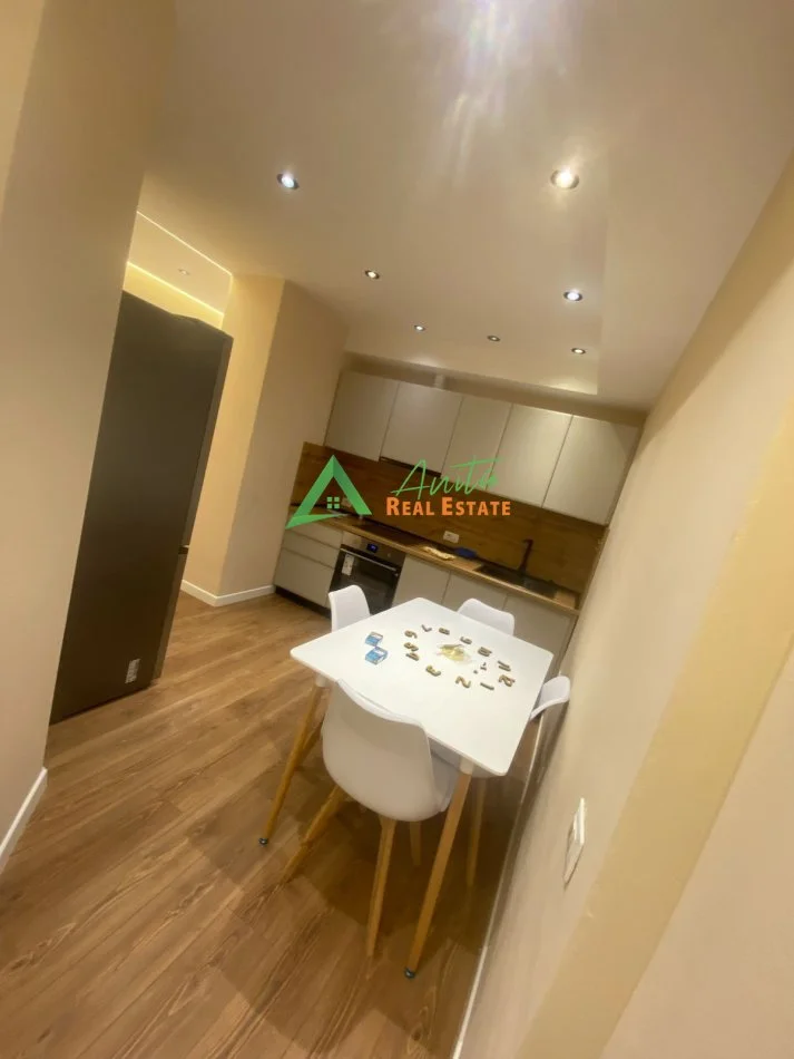 Tirane, jepet me qera apartament 1+1+Ballkon Kati 5, 70 m² 70 000 Lek  (Rruga Mine Peza)