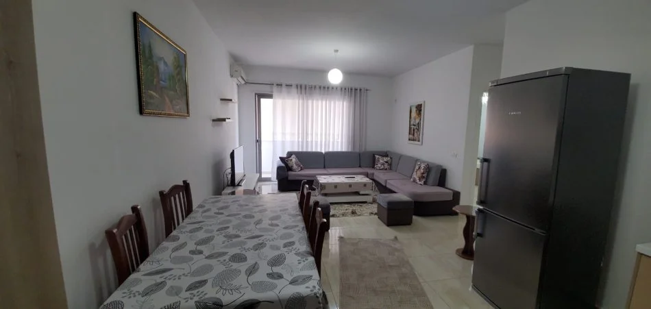 Tirane, jepet me qera apartament 2+1+Ballkon Kati 2, 97 m² 700 € (Vasil Shanto prane Gjimnazit Besnik Sykja)