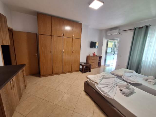 Tirane, jepet me qera garsonier 1+1+BLK Kati 2, 40 m² 450 Euro (Rruga e Durresit)