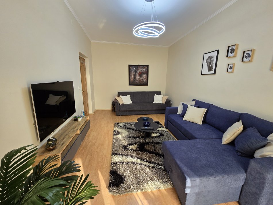 Tirane, jap me qera apartament 1+1+Aneks+Ballkon Kati 4, 98 m² 