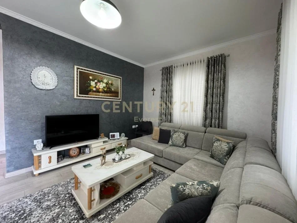 Tirane, jepet me qera apartament 2+1 Kati 2, 105 m² 600 € (Prane vilave gjermane)