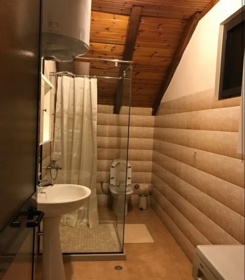 Tirane, jepet me qera Vile 3+1+Ballkon Kati 3, 550 € 