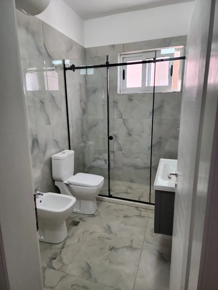 Durres, `Qira Apartament 2+1 Kati 1, 110 m² (QENDER, MARKATA)