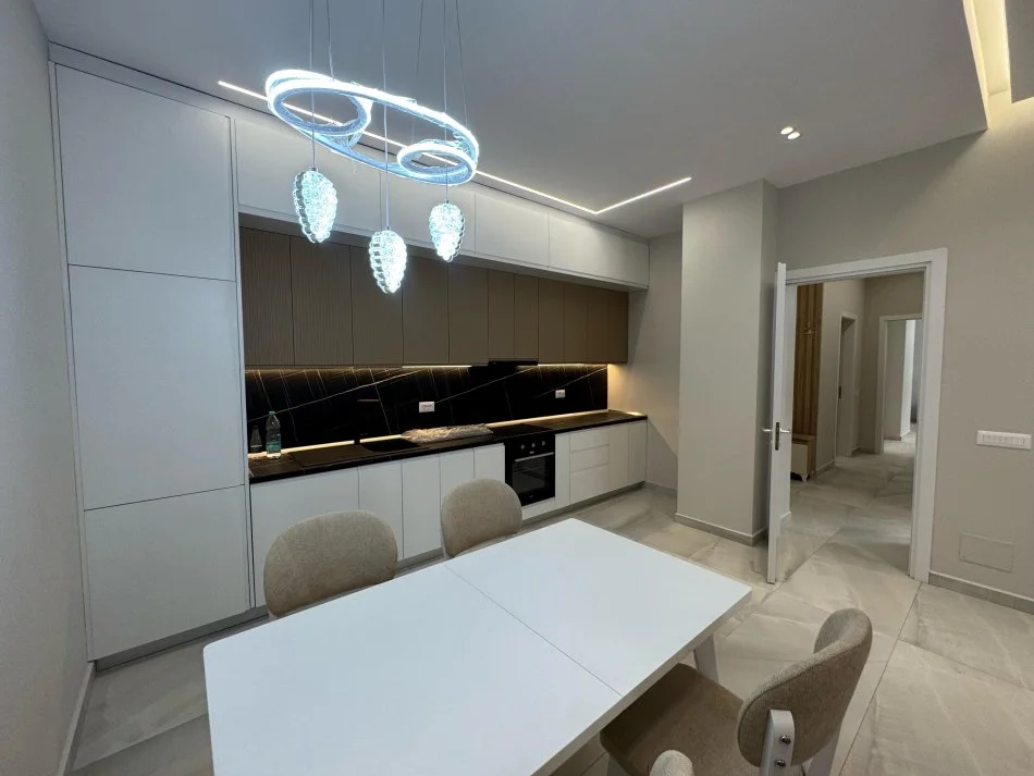 Tirane, jepet me qera apartament 2+1 Kati 4, 120 m² 1.100 € (Ish UET)