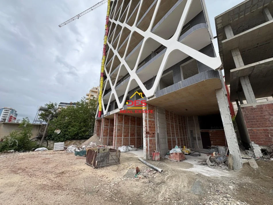 Vlore, shitet ambjent biznesi , 102 m² 465.000 € (Rruga Irakli Pylli)