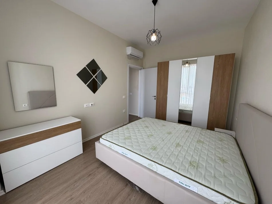 Tirane, jepet me qera apartament 1+1 Kati 8, 58 m² 550 € (Rruga riza cerova)