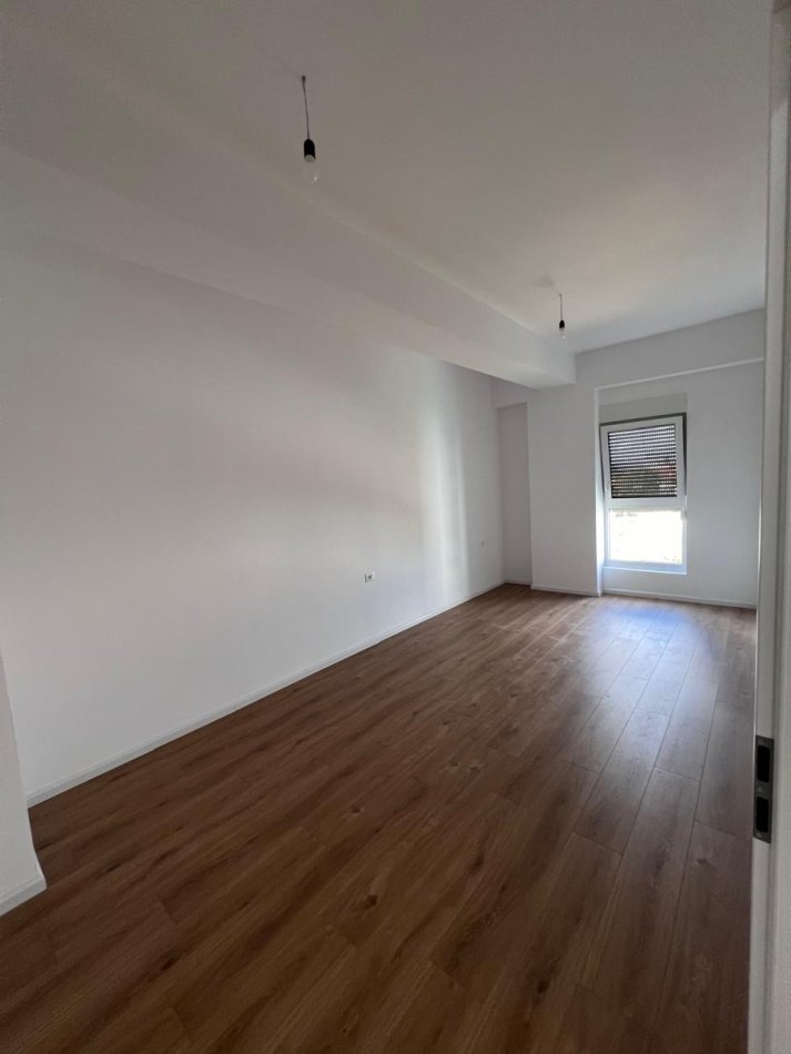 Tirane, shitet apartament 2+1+Ballkon Kati 5, 94 m² 131.000 € (rruga Pasho Hysa)