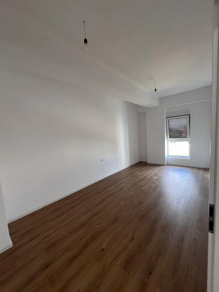 Tirane, shitet apartament 2+1+Ballkon Kati 5, 94 m² 131.000 € (rruga Pasho Hysa)