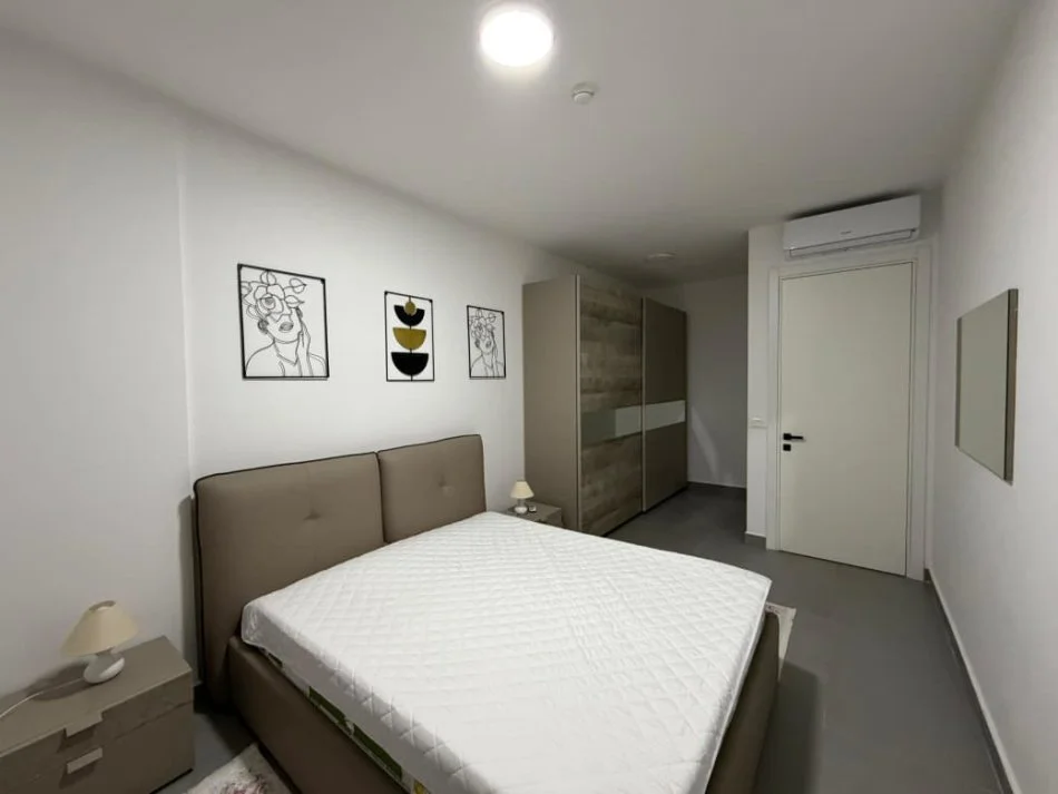 Tirane, jepet me qera apartament 2+1 Kati 1, 100 m² 1.200 € (Liqeni i Thate)