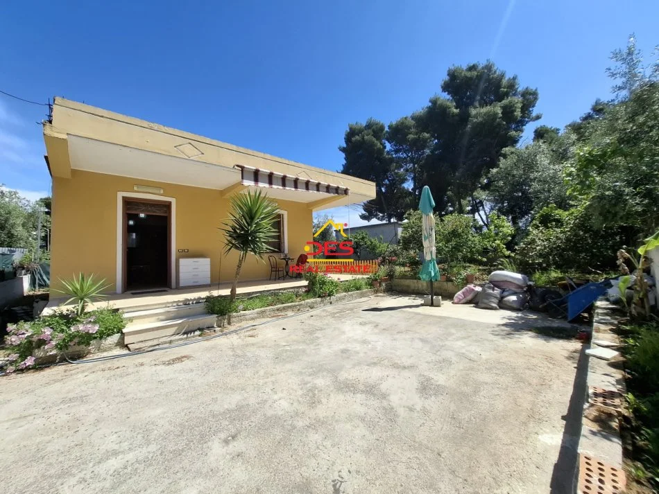 Vlore, jap me qera shtepi 1+1+Ballkon Kati 0, 60 m² 350 € (Rruga Sazani)