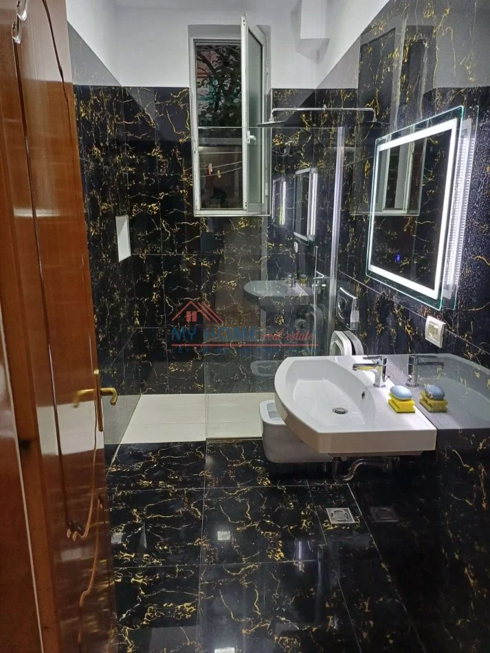 Tirane, jepet me qera apartament 2+1+Ballkon Kati 2, 84 m² 650 € (Sheshi Willson)