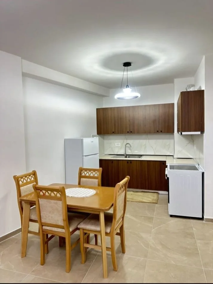 Tirane, jepet me qera 1+1 Kati 9, 2 m² 450 €  069 60 41 694