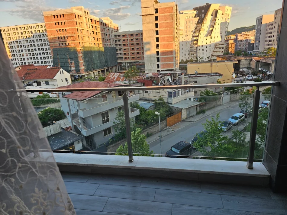 Tirane, jepet me qera apartament 2+1 Kati 4, 80 m² 550 € (Kompleksi Alba tek Ish Parku)