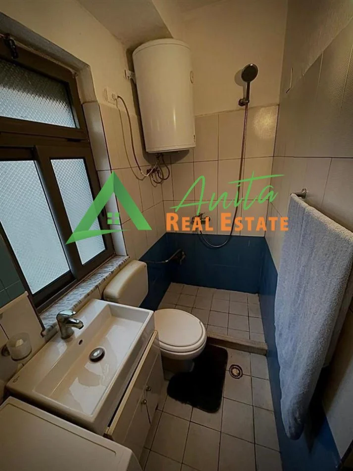 Tirane, jepet me qera apartament 1+1 Kati 2, 62 m² 500 € (Rruga Vllazen Huta)