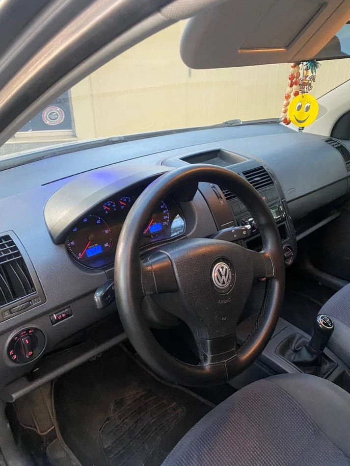 Elbasan, shitet makine VOLSWAGEN POLO Nafte, gri e erret manuale  Kondicioner 220 km 3.700 €