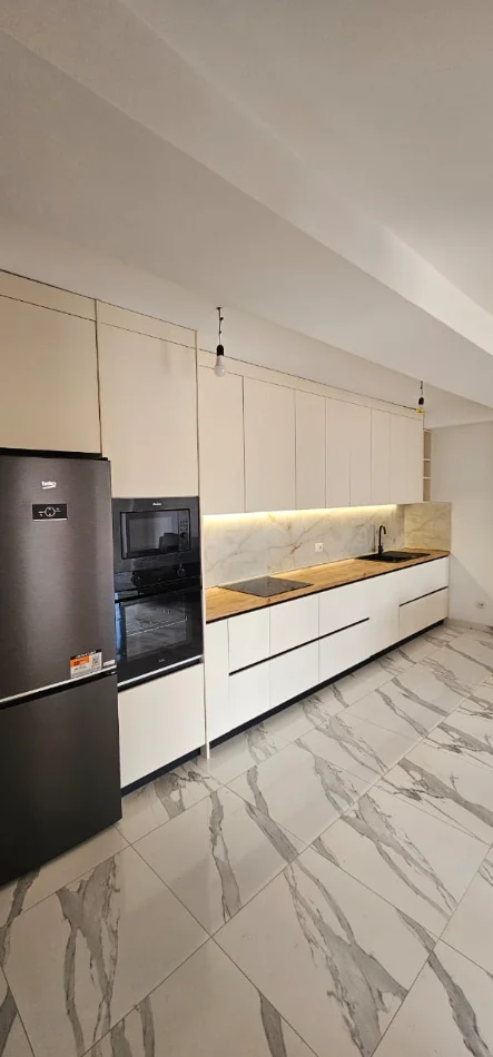 Tirane, jepet me qera apartament 2+1+Ballkon , 128 m² 500 € 