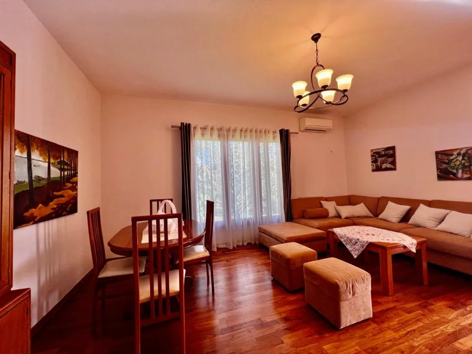 Tirane, jepet me qera Vile 2+1 , 140 m² 700 € (Sauk i vjeter)