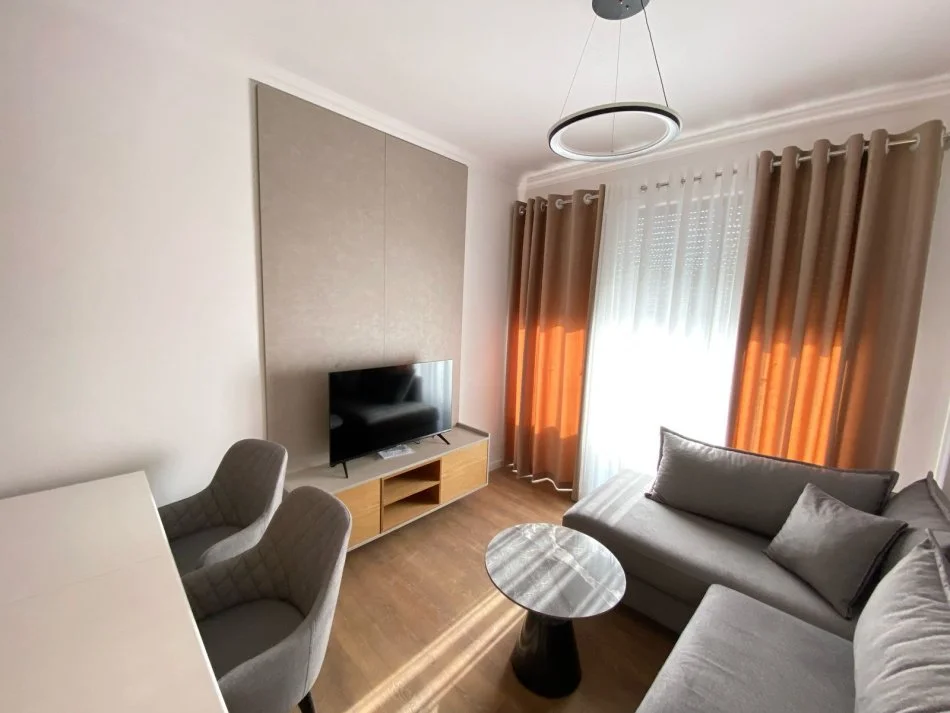 Tirane, jepet me qera 2+1+Ballkon Kati 8, 75 m² 750 € (Don Bosko)