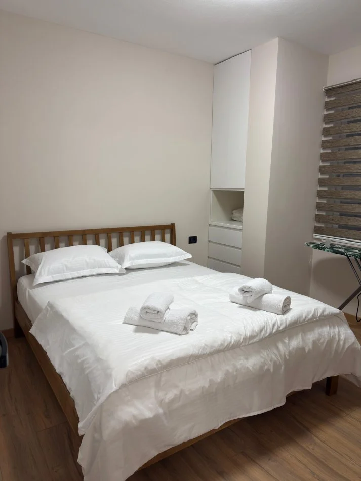 Tirane, jepet me qera apartament 2+1 Kati 5, 850 € (Islam alla)