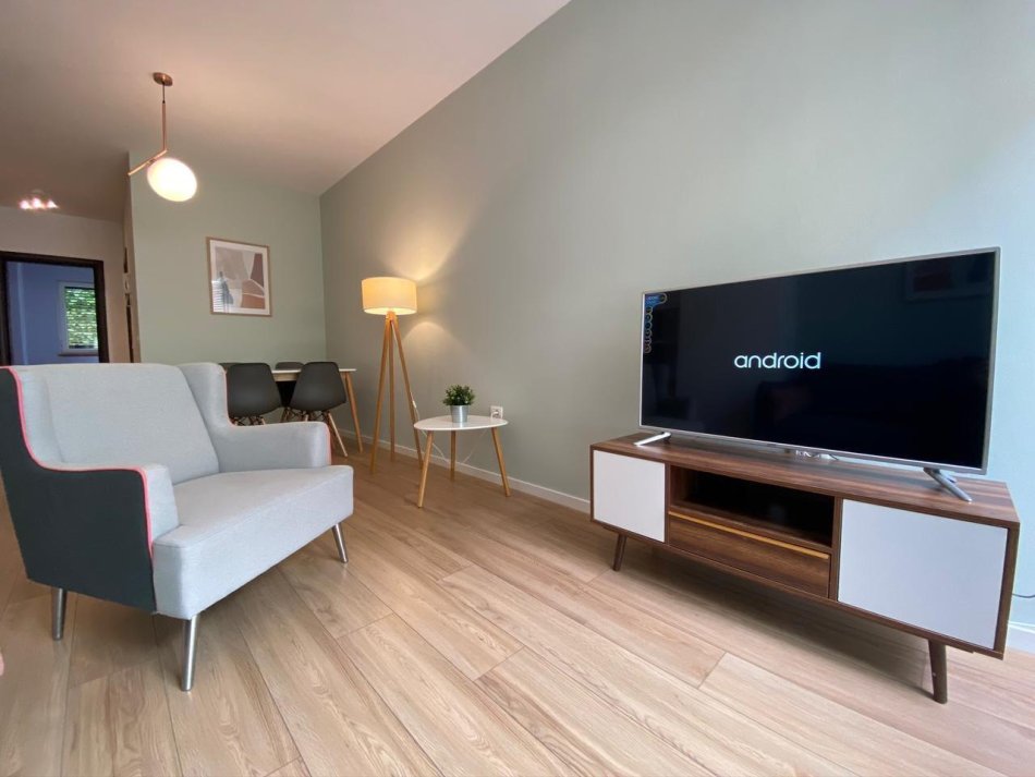 Tirane, jepet me qera apartament 1+1+Ballkon Kati 2, 53 m² 550 € (kodra e diellit)