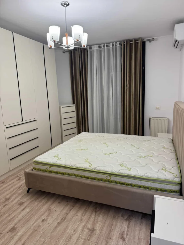 Tirane, jepet me qera apartament 2+1 Kati 5, 110 m² 1.000 € (Komuna e Parisit)