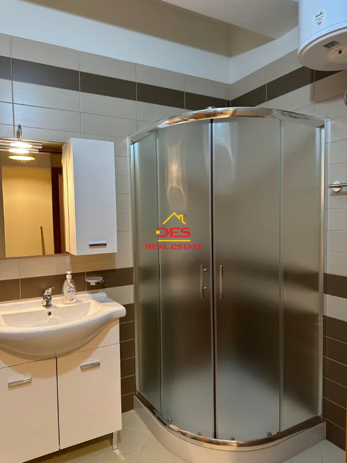 Vlore, jepet me qera apartament 1+1+Ballkon Kati 2, 70 m² 450 € (Lungomare)