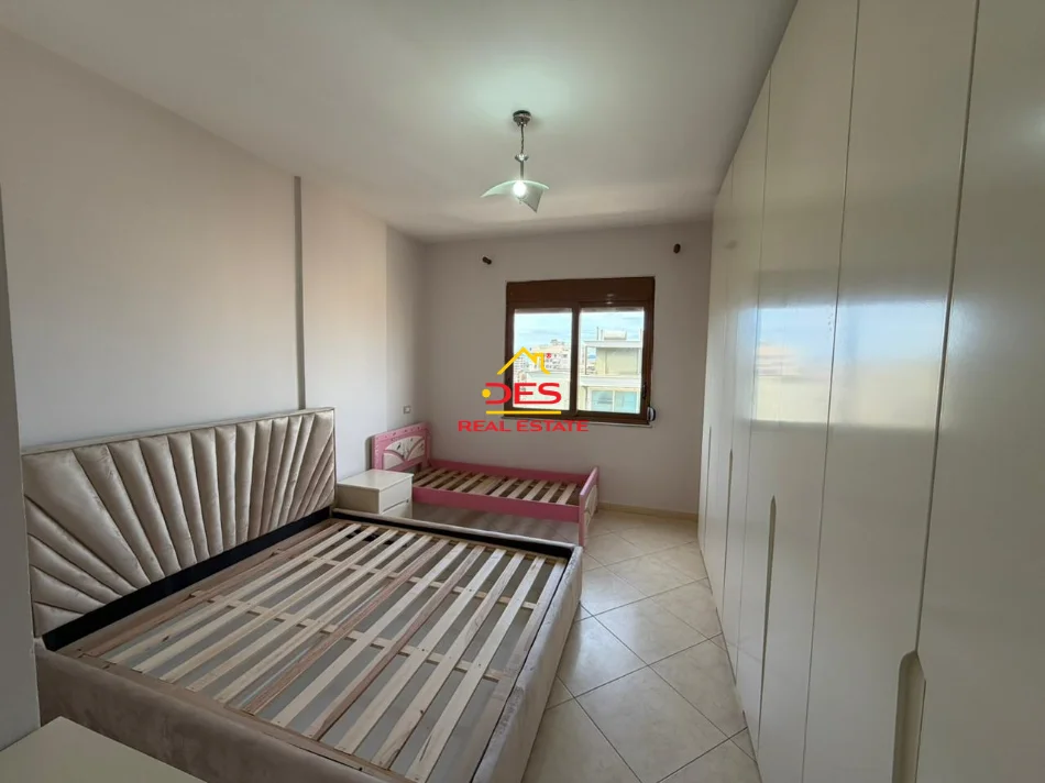 Vlore, shitet apartament 1+1+Ballkon Kati 8, 80 m² 125.000 € (Rruga Hasan Kushta)