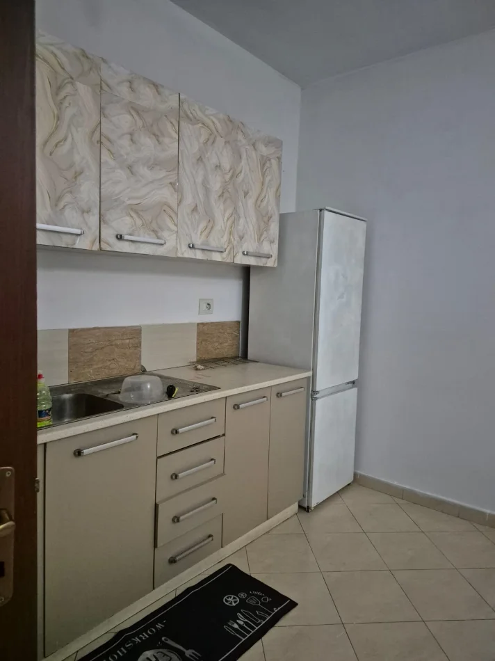 Tirane, jepet me qera apartament 2+1+Ballkon Kati 4, 72 m² 400 € (Prane 2 Palmave)