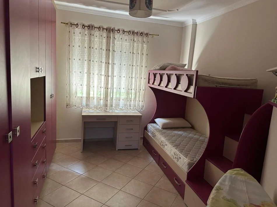 Tirane, jepet me qera apartament 3+1+Ballkon Kati 1, 99 m² 600 € (Fresk, Tiranë)