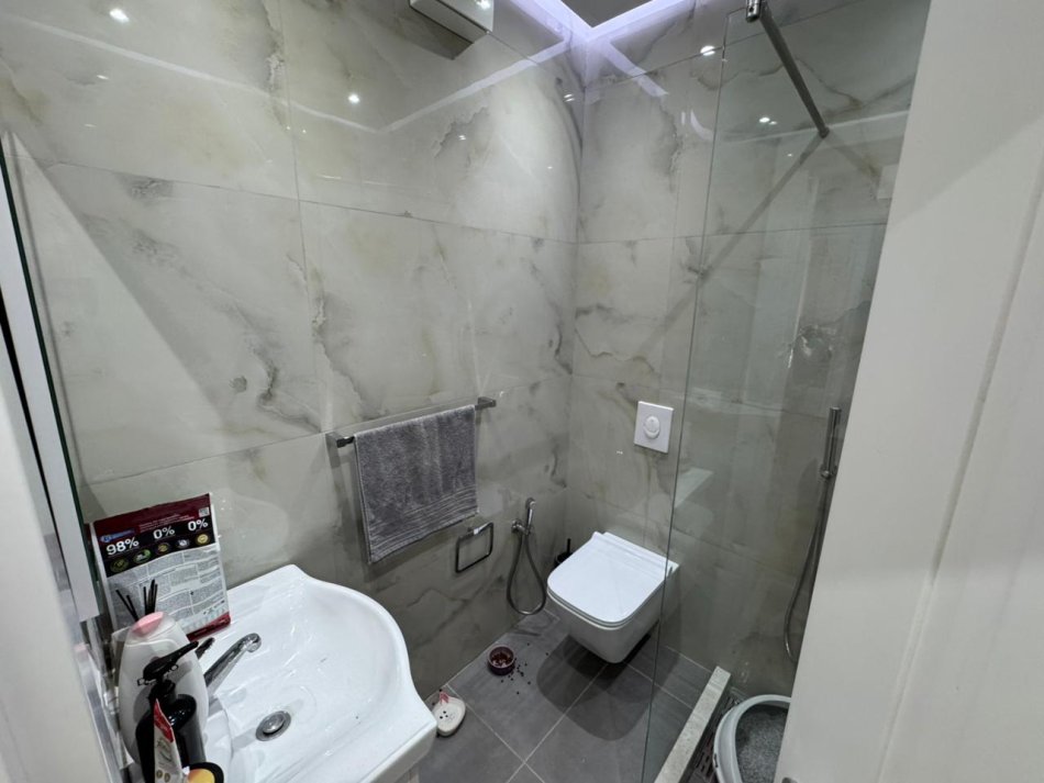 Tirane, shes apartament 2+1 Kati 12, 117 m² 310.000 € (komuna e parisit)