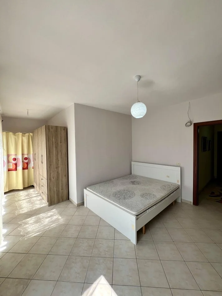 Tirane, jepet me qera apartament 2+1 , 110 m² 600 € 