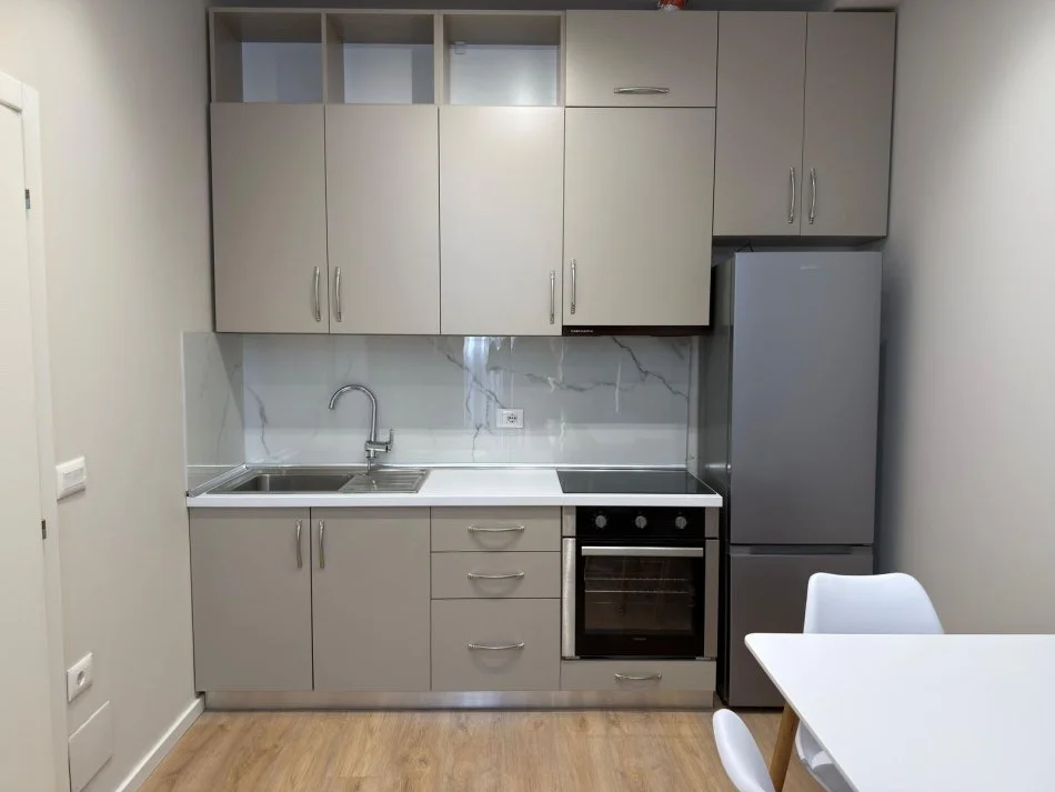 Tirane, jepet me qera apartament 1+1+Ballkon Kati 2, 66 m² 500 € (Astir)