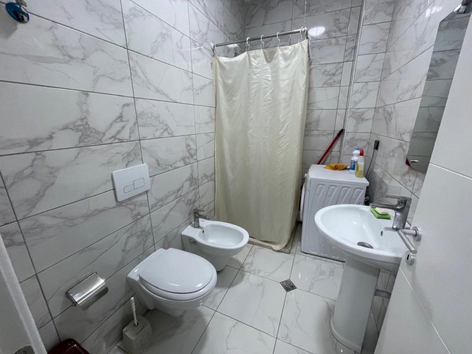 Tirane, jepet me qera apartament 1+1+Ballkon Kati 7, 55 m² 550 € (Fakulteti i mjeksise)