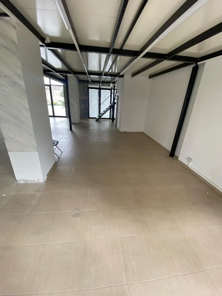 Tirane, shitet dyqan Kati 0, 122 m² (Rruga 5 Maji)