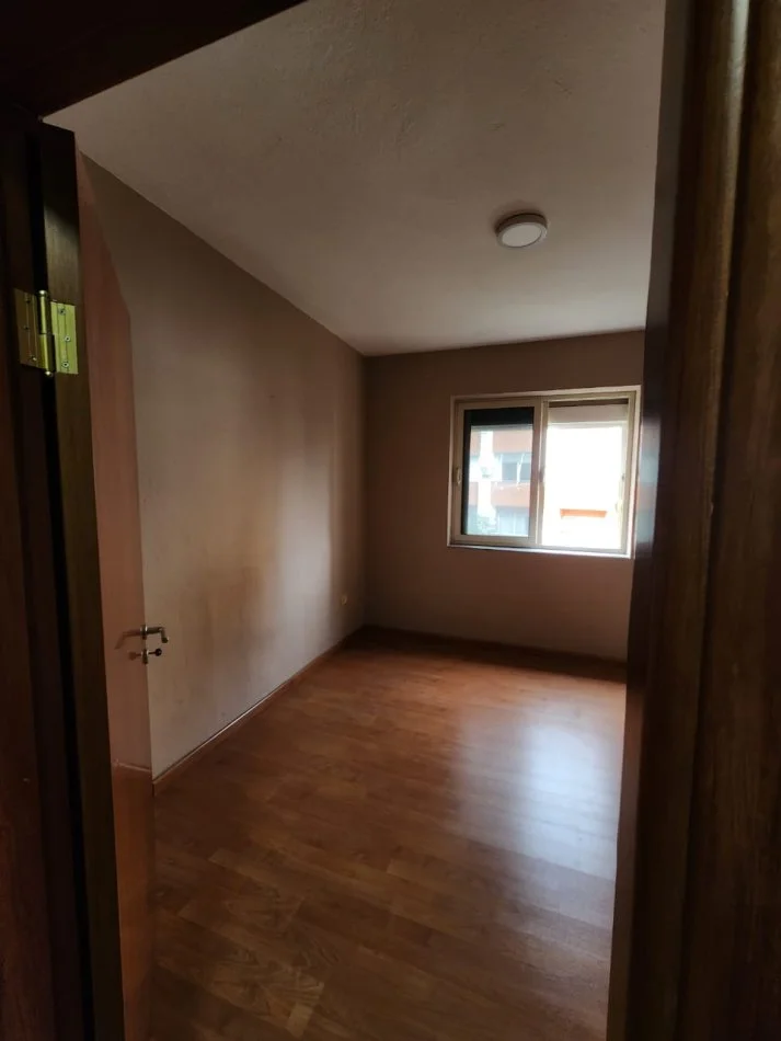 Tirane, jepet me qera apartament 2+1+Ballkon Kati 3, 88 m² (prane Gjykates se Apelit)