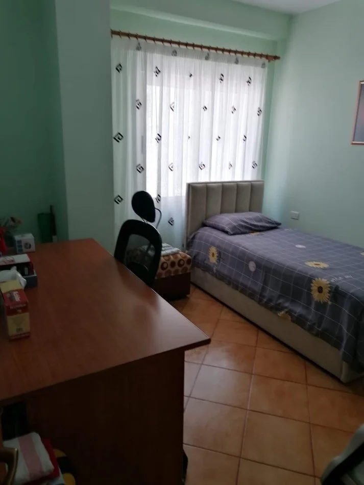 Tirane, jepet me qera apartament 3+1 Kati 3, 90 m² 600 € 