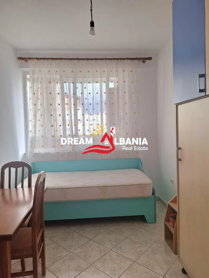Tirane, jepet me qera apartament 3+1 Kati 5, 120 m² 700 € (Siri Kodra)