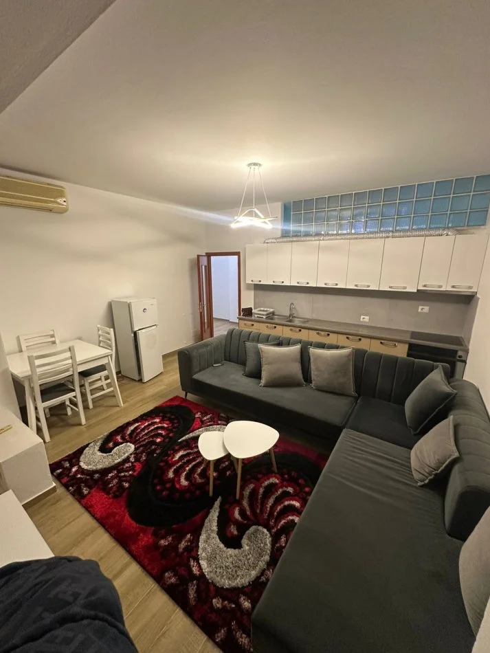 Tirane, jepet me qera apartament 2+1+Ballkon Kati 6, 83 m² 600 € 