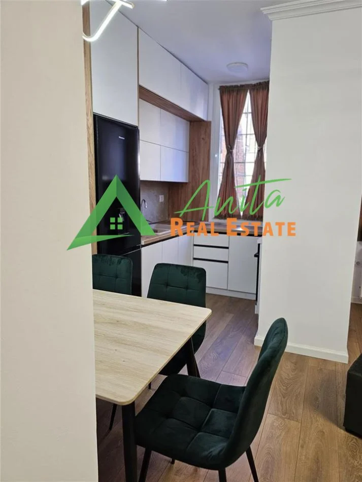 Tirane, jepet me qera apartament 1+1 Kati 1, 65 m² 60 000 Leke (Rruga e Kavajes)